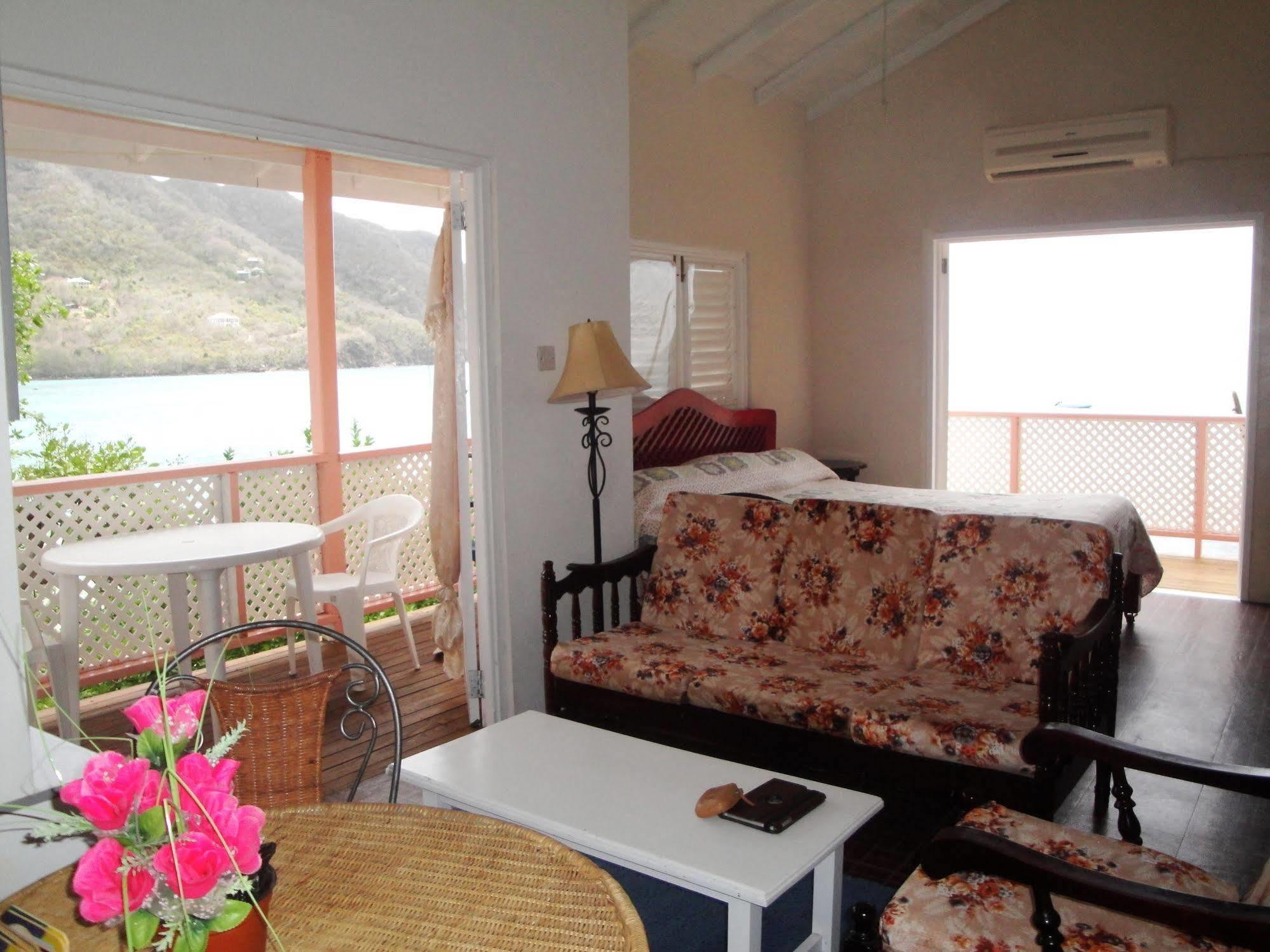 Keegans Beachside Hotel Bequia Island Esterno foto