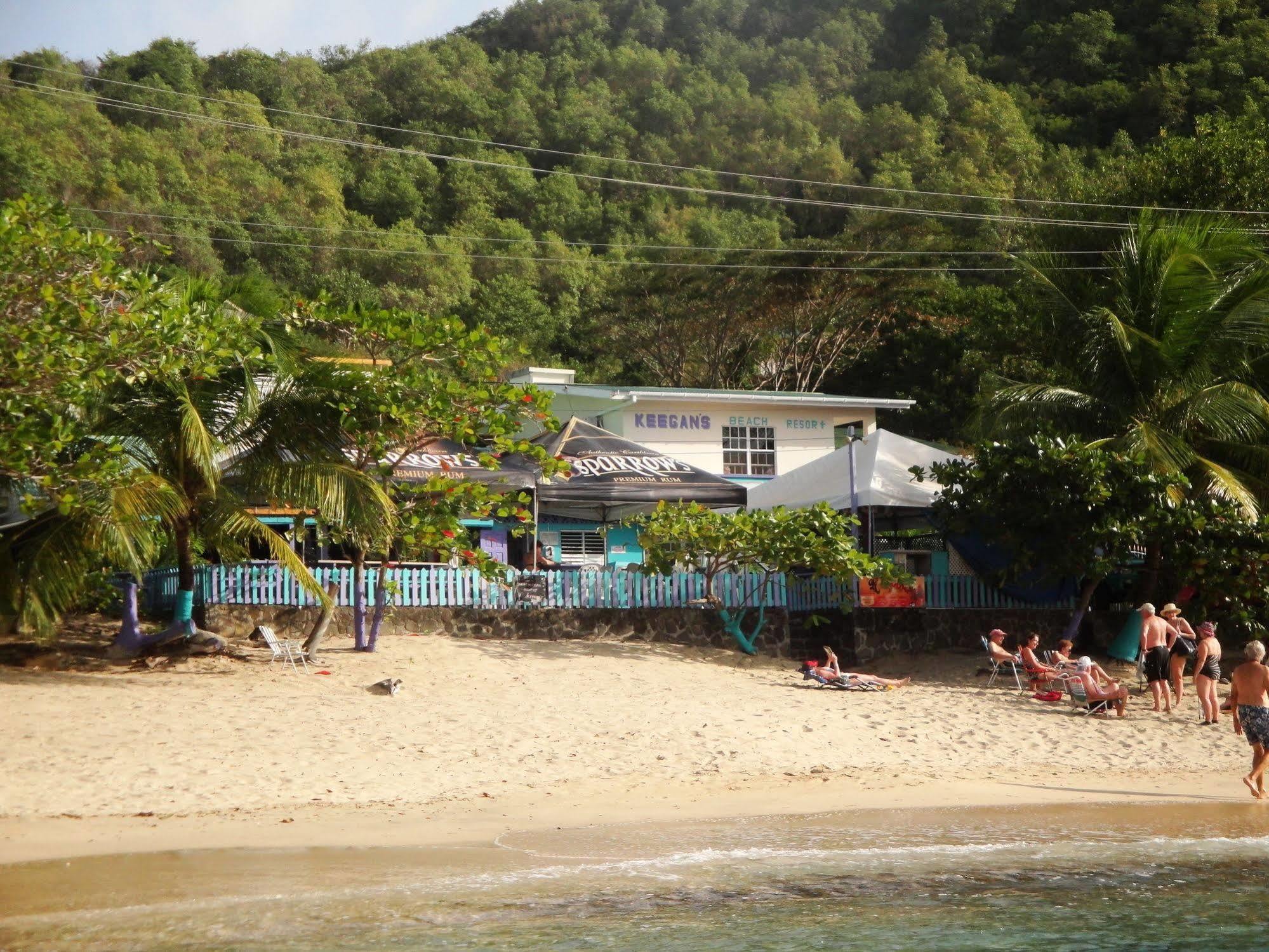 Keegans Beachside Hotel Bequia Island Esterno foto